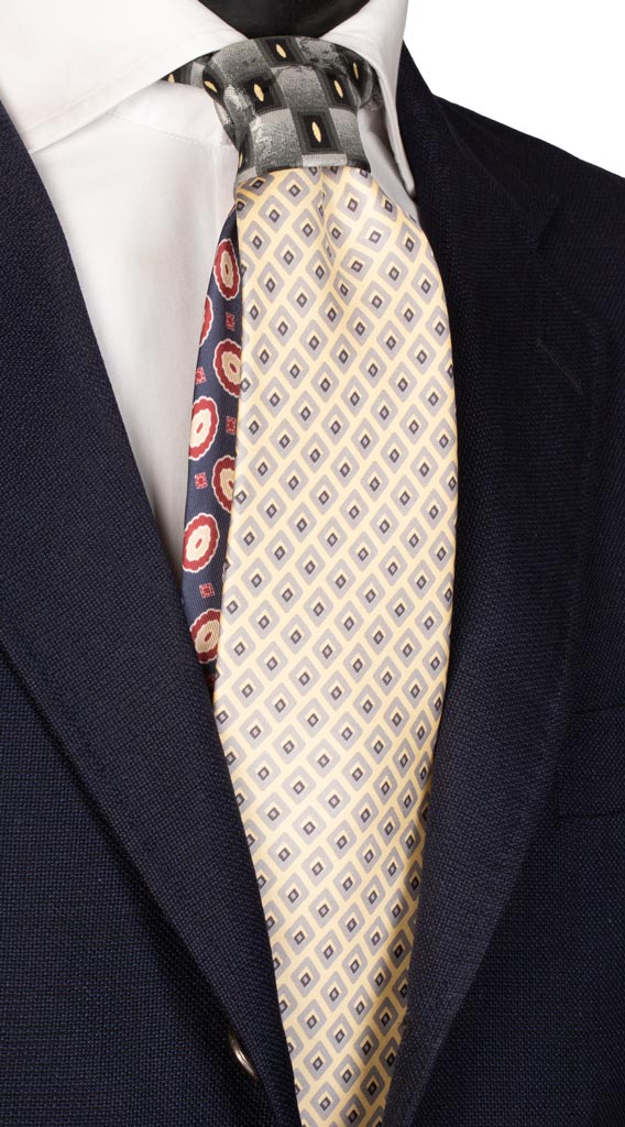 Cravatta Stampa Giallo Pallido Fantasia Grigia Nodo in Contrasto Grigio Fantasia Made in Italy Graffeo Cravatte