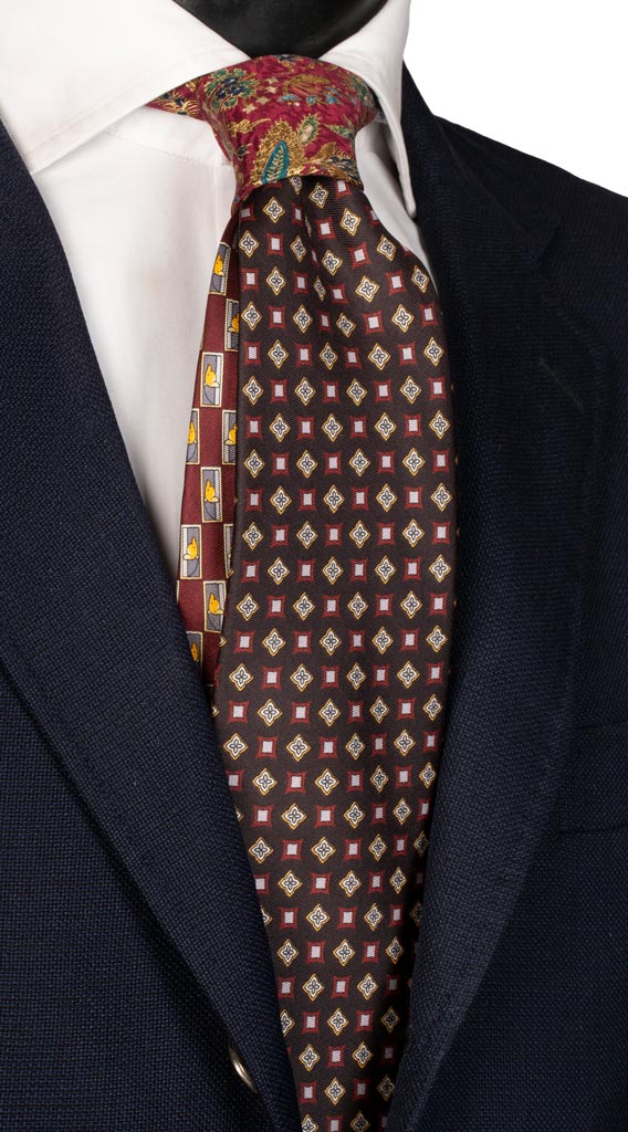 Cravatta Stampa Nera Fantasia Nodo in Contrasto Bordeaux a Fiori Multicolor Made in Italy Graffeo Cravatte
