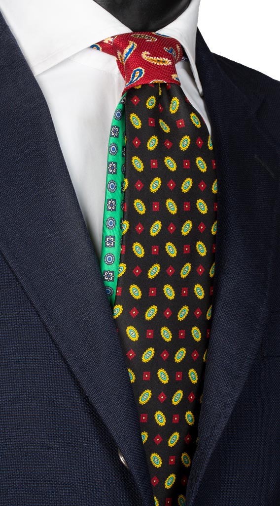 Cravatta Stampa Nera Fantasia Rossa Gialla Nodo in Contrasto Rosso Paisley Made in Italy Graffeo Cravatte