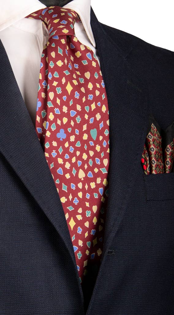Cravatta Vintage in Twill di Seta Bordeaux Fantasia Carte da Poker Made in Italy Graffeo Cravatte