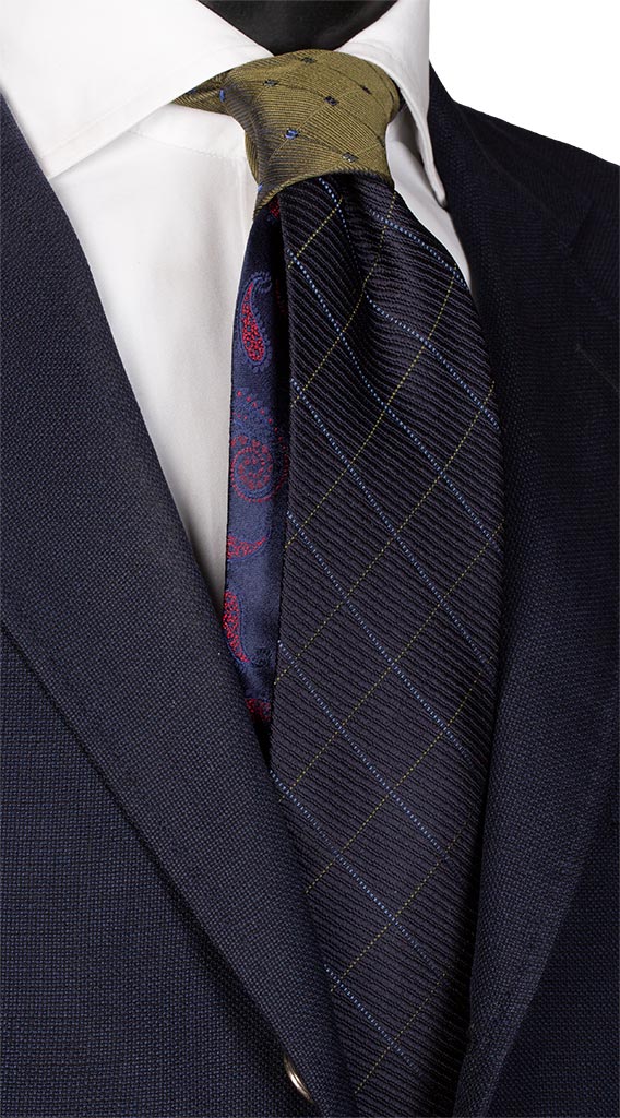 Cravatta uomo blu disegno geometrico in pura seta Cravatta uomo blu disegno geometrico in pura seta