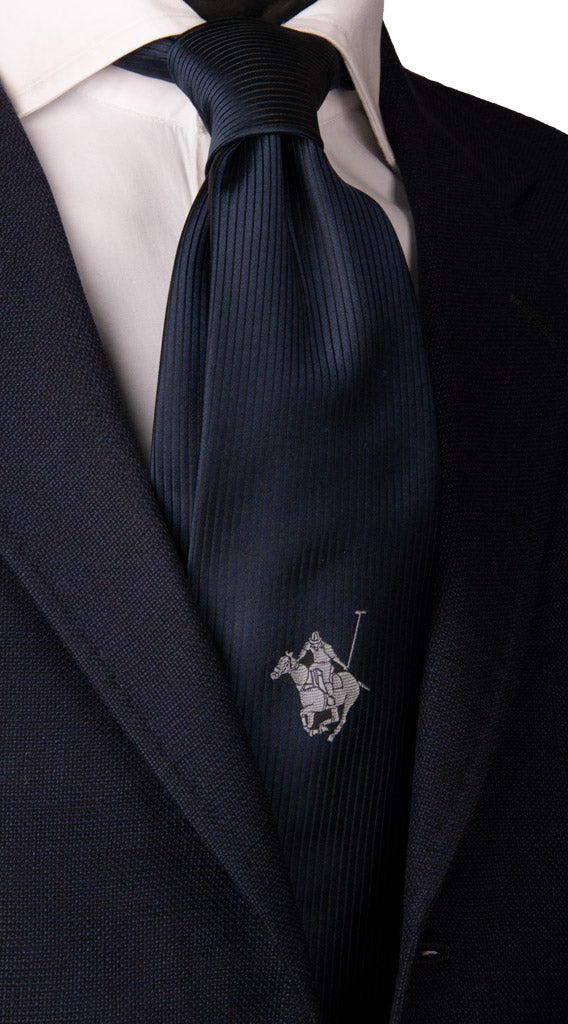 Cravatta di Seta Blu con Disegno Polo sul Centro Pala Made in Italy Graffeo Cravatte