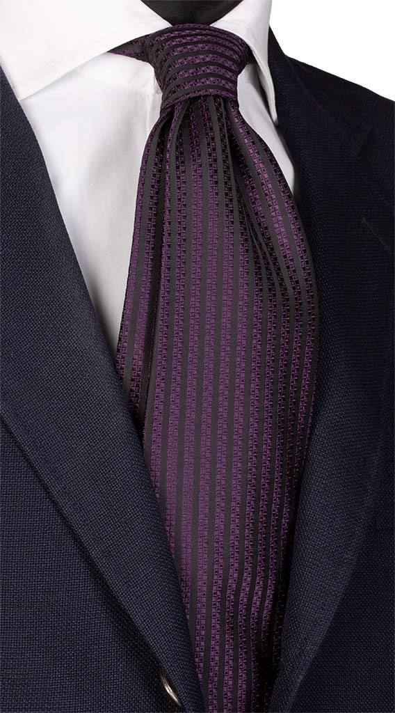 Cravatta di Seta Nera con Riga Verticale Viola Made in Italy Graffeo Cravatte