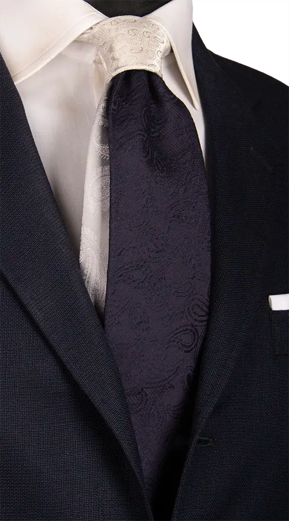 Cravatta Cerimonia Blu Paisley Nodo in Contrasto Bianco Perla Paisley Made in Italy Graffeo Cravatte