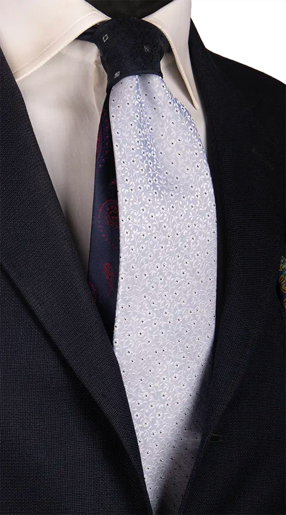 Cravatta Color Ghiaccio a Fiori Bianchi Blu Nodo in Contrasto Blu Fantasia Made in Italy Graffeo Cravatte