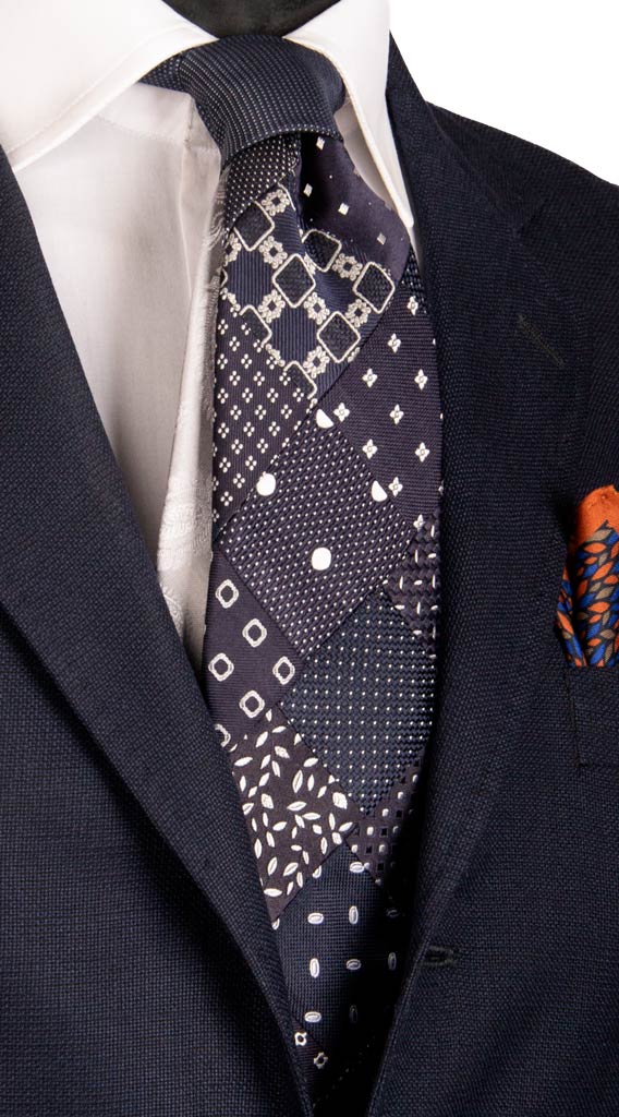 Cravatta Mosaico Patchwork di Seta Blu Grigio Argento Fantasia Made in Italy graffeo Cravatte