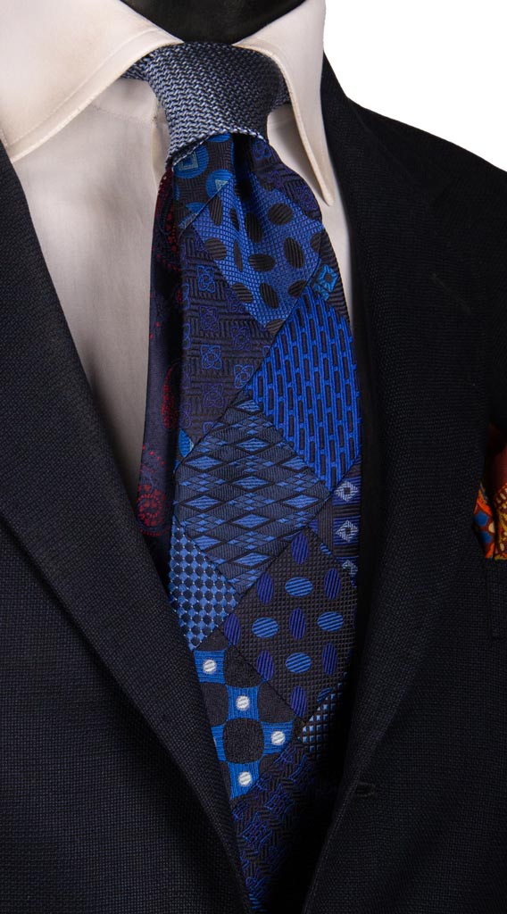 Cravatta Mosaico Patchwork di Seta Bluette Blu Fantasia Multicolor PM731 Graffeo Cravatte Made in Italy