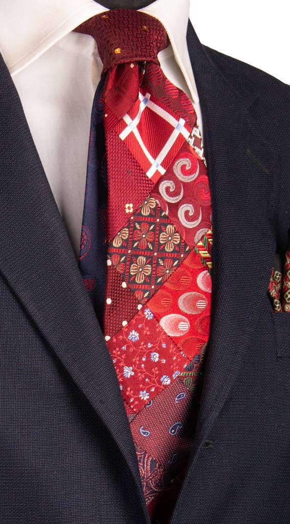 Cravatta Mosaico Patchwork di Seta Rossa Bordeaux Fantasia Multicolor Made in Italy Graffeo Cravatte
