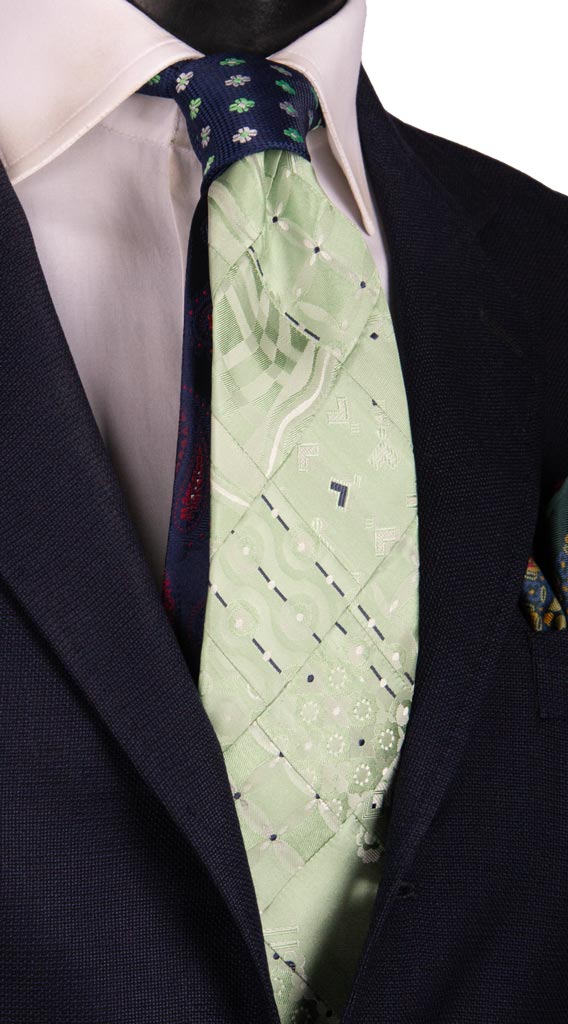 Cravatta Mosaico Patchwork di Seta Verde Fantasia Blu Grigio Argento PM758 Graffeo Cravatte Made in Italy
