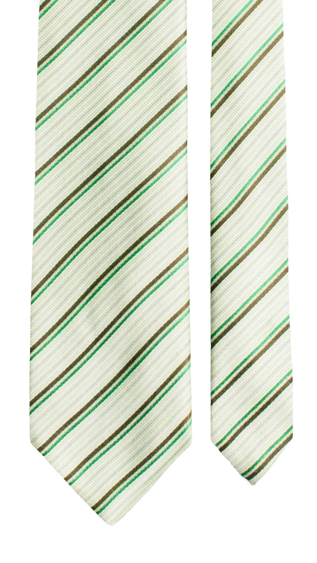 Cravatta Regimental Stampa di Seta Verde Chiaro con Righe Verdi Marroni 7758 Made in Italy Graffeo Cravatte Pala