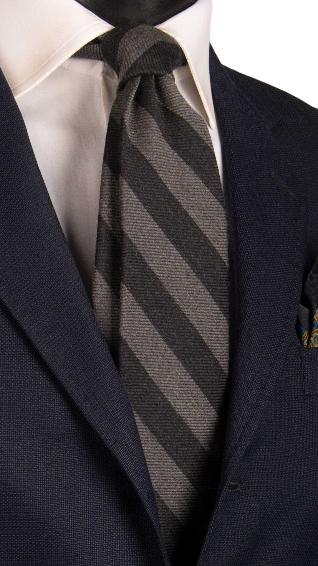 Cravatta-Regimental-di-Lana-con-Righe-Grigio-Chiaro-Grigio-Scuro-L1134