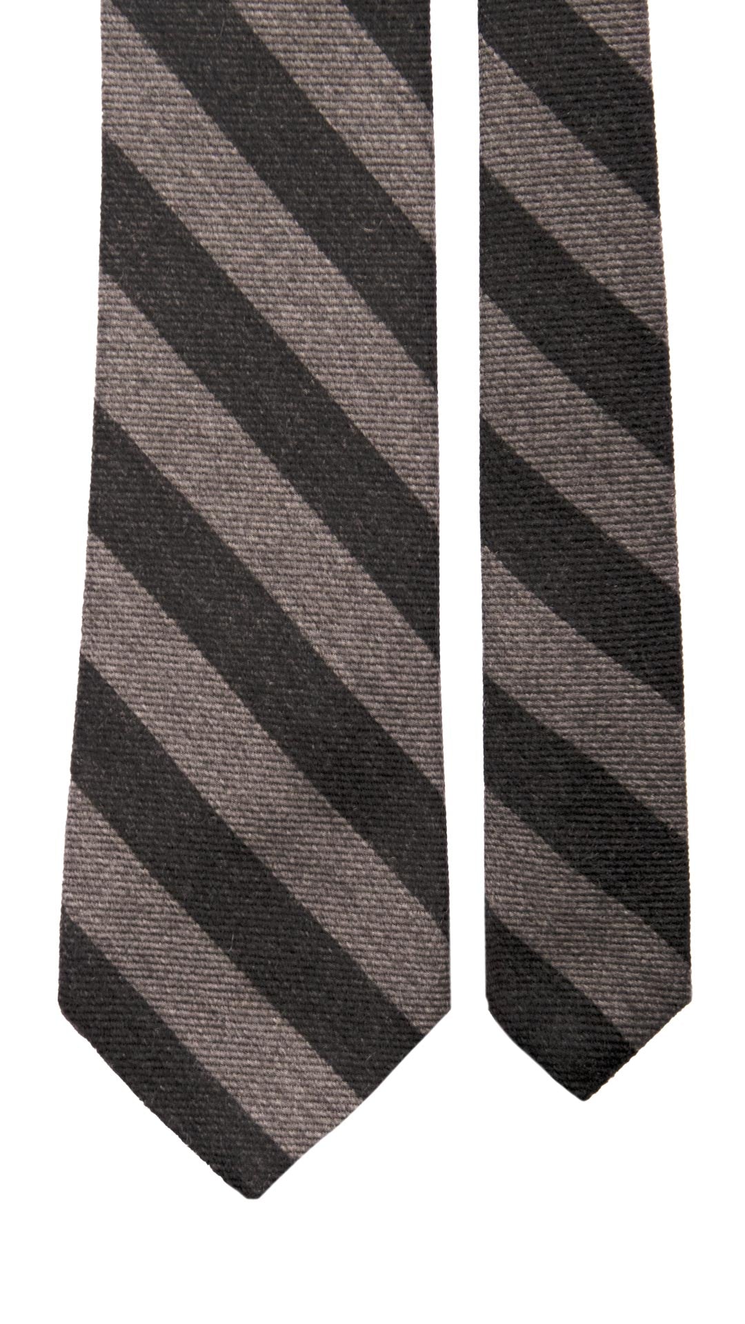 Cravatta-Regimental-di-Lana-con-Righe-Grigio-Chiaro-Grigio-Scuro-L1134
Pala