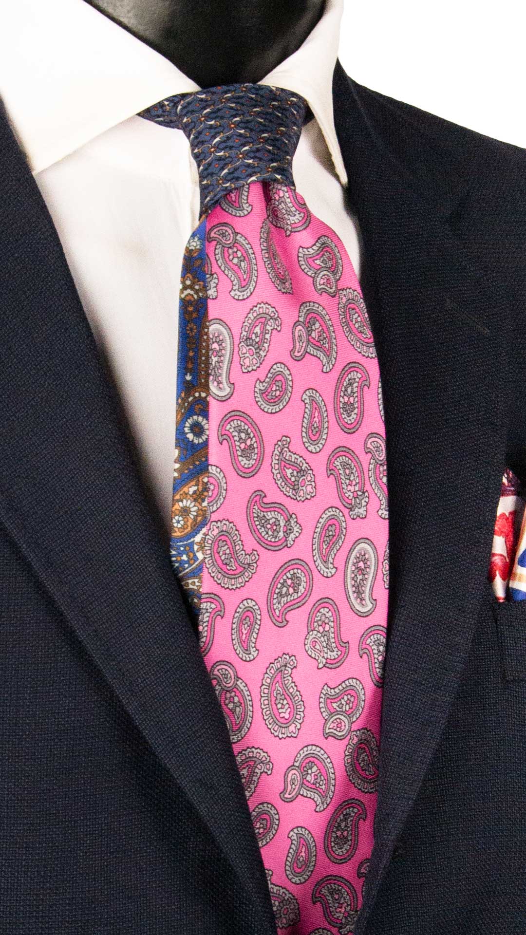 Cravatta Stampa di Seta Rosa Paisley Grigio Magenta Rosa chiaro Nodo in Contrasto Blu Avio Fantasia Multicolor N3308 Made In Italy Graffeo Cravatte