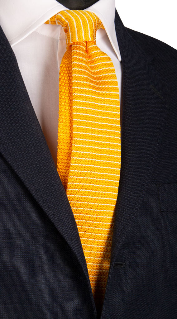 Cravatta Tricot in Maglia di Seta Gialla A Righe Bianche Made in Italy Graffeo Cravatte