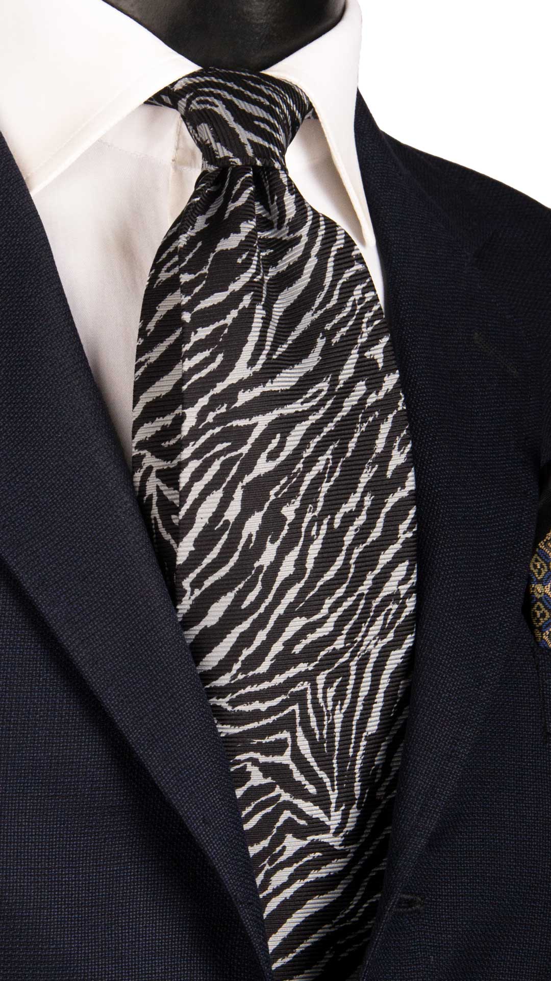 Cravatta Vintage di Seta Jacquard Fantasia Zebrata Nero Grigio Argento CV857 Graffeo Cravatte Made in Italy