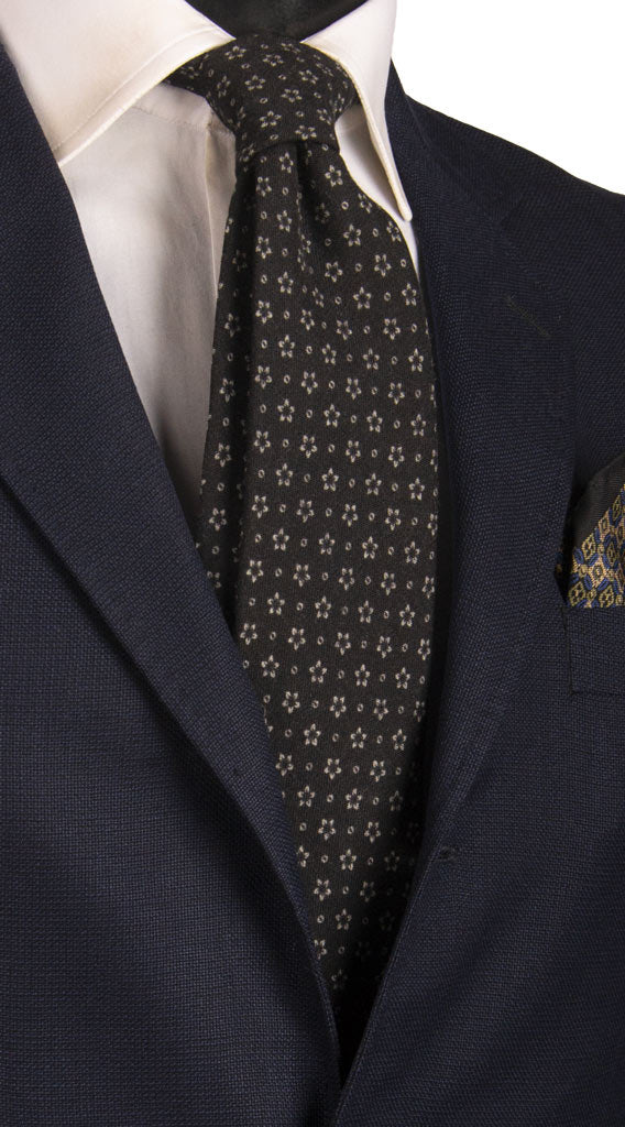 Cravatta di Lana Nera a Fiori Grigi Made in Italy Graffeo Cravatte