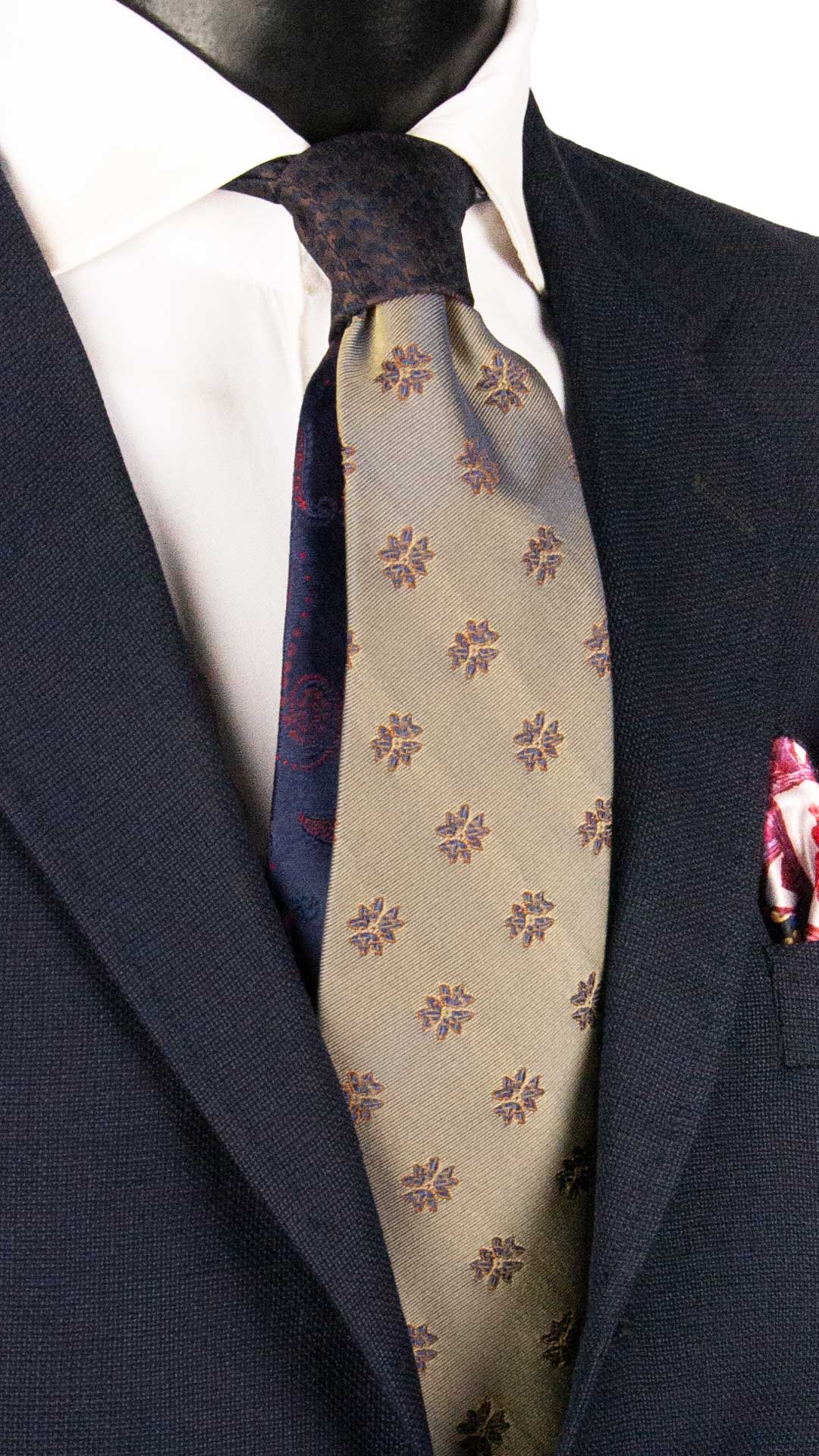 Cravatta di Seta Verde Oliva Blu Fantasia Indaco Marrone Nodo in Contrasto Pied de Poule Blu Marrone N3338 Graffeo Cravatte Made in Italy