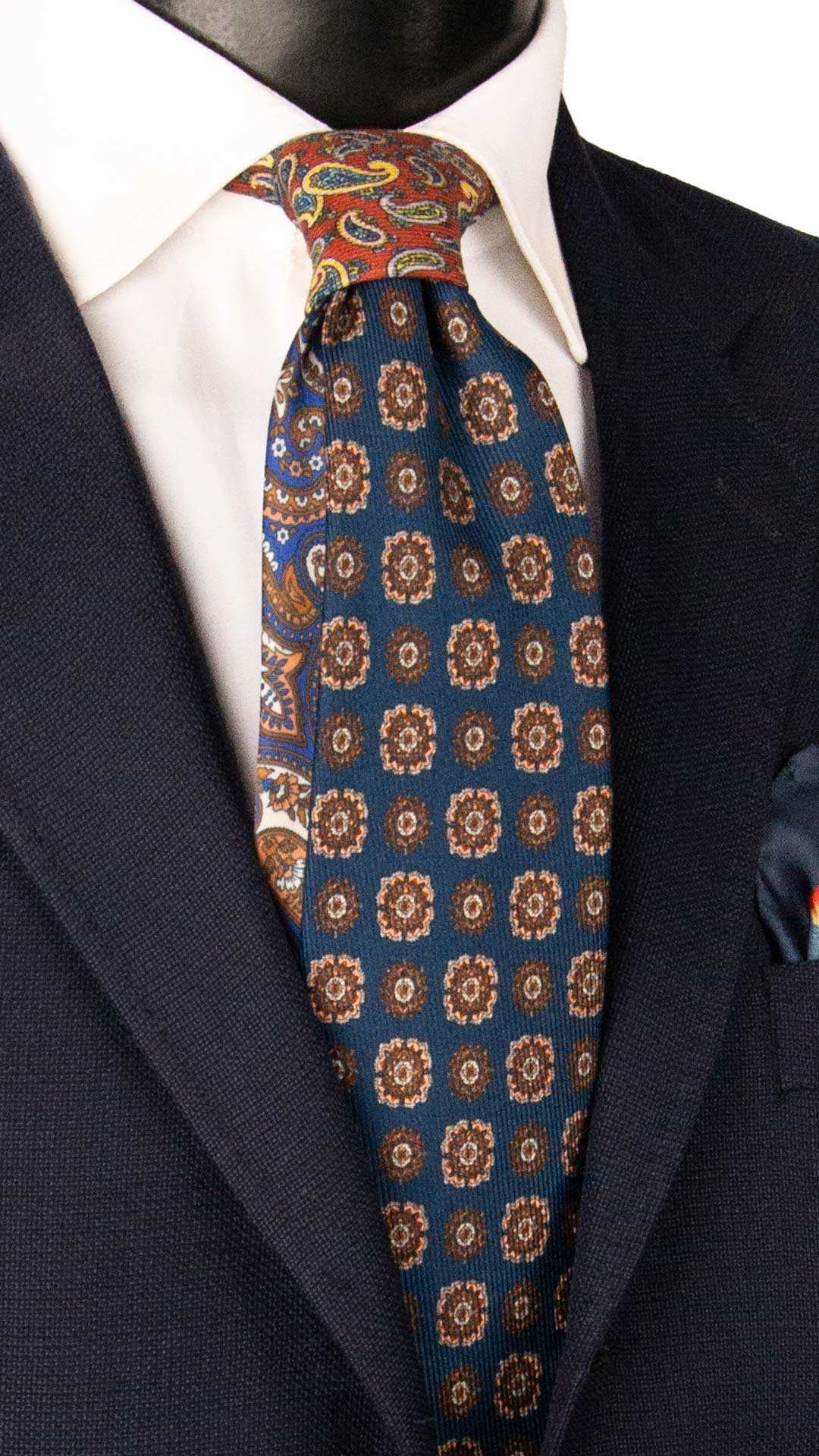 Cravatta in Saia di Seta Blu Fantasia Multicolor Nodo in Contrasto Marrone Chiaro Paisley Multicolor N3498 Made in Italy Graffeo Cravatte