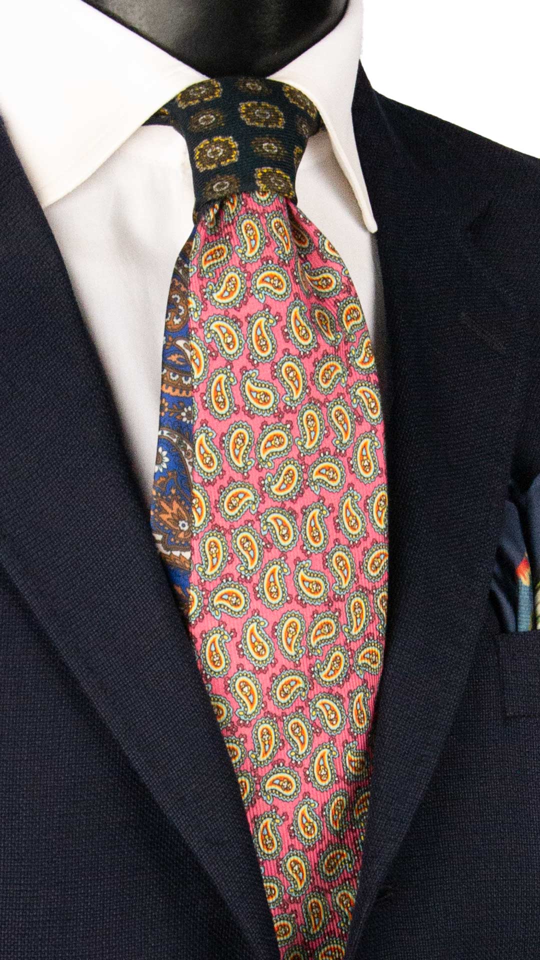 Cravatta in Saia di Seta Magenta Paisley Multicolor Nodo in Contrasto Blu Fantasia Multicolor N3480 Made in Italy Graffeo Cravatte