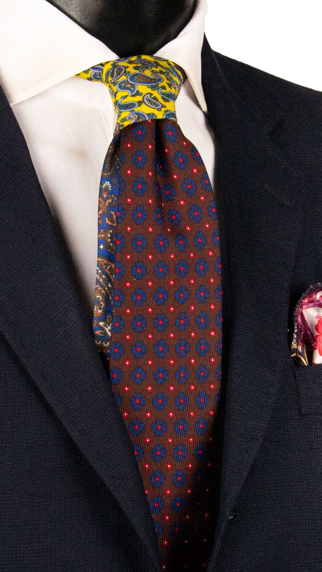 Cravatta in Saia di Seta Marrone a Fiori Rossi Blu Bianchi Nodo in Contrasto Giallo Paisley Multicolor N3465 Made in Italy Graffeo Cravatte 