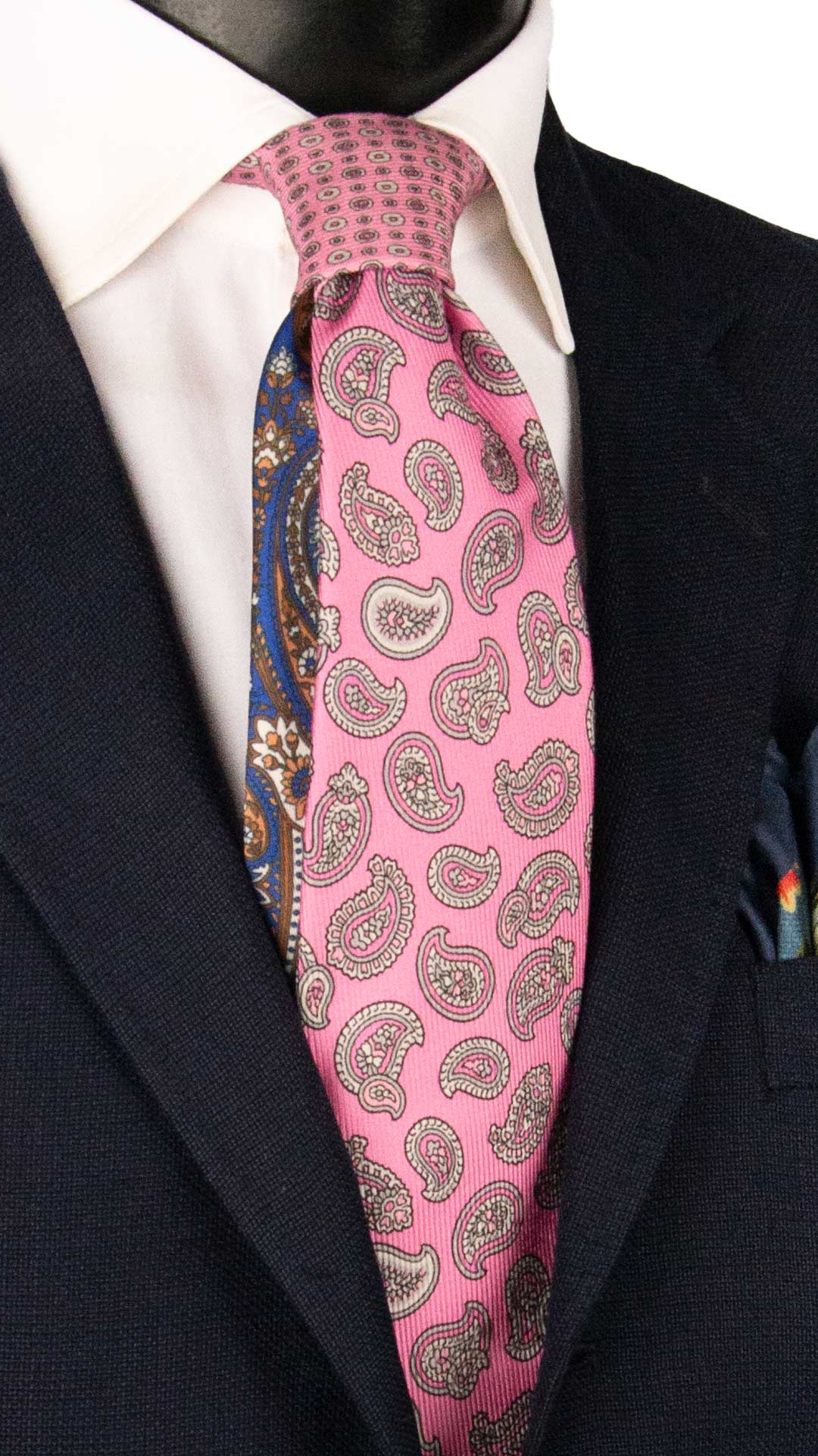 Cravatta in Saia di Seta Rosa Scuro Paisley Tono su Tono Grigio Argento Nodo in Contrasto Rosa Fantasia Grigio Nero N3485 Made in Italy Graffeo Cravatte