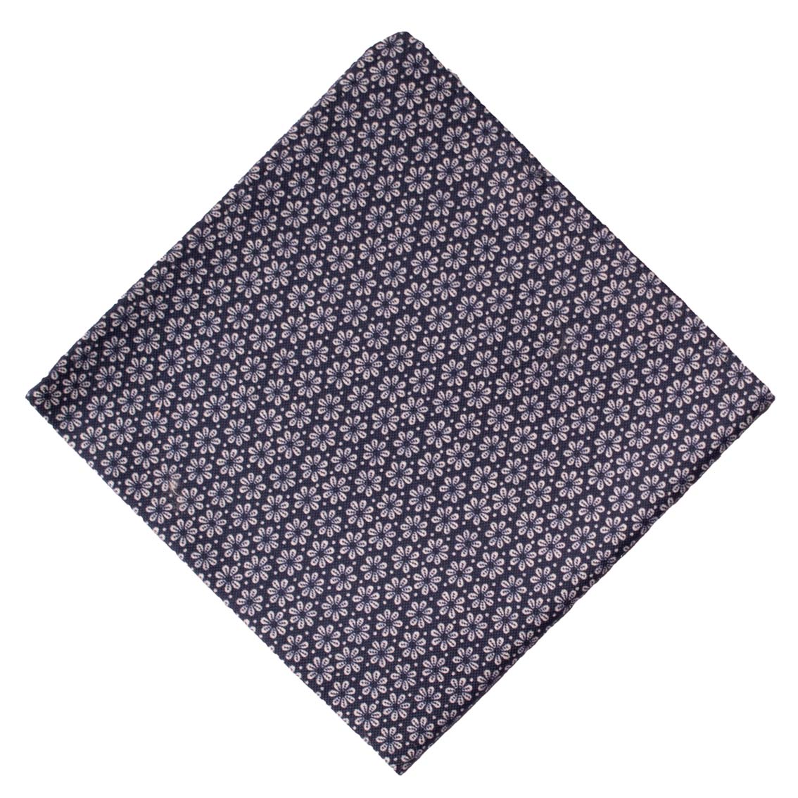 Fazzoletto da Taschino Vintage di Cotone Blu a Fiori Bianchi POCV807 Piegata