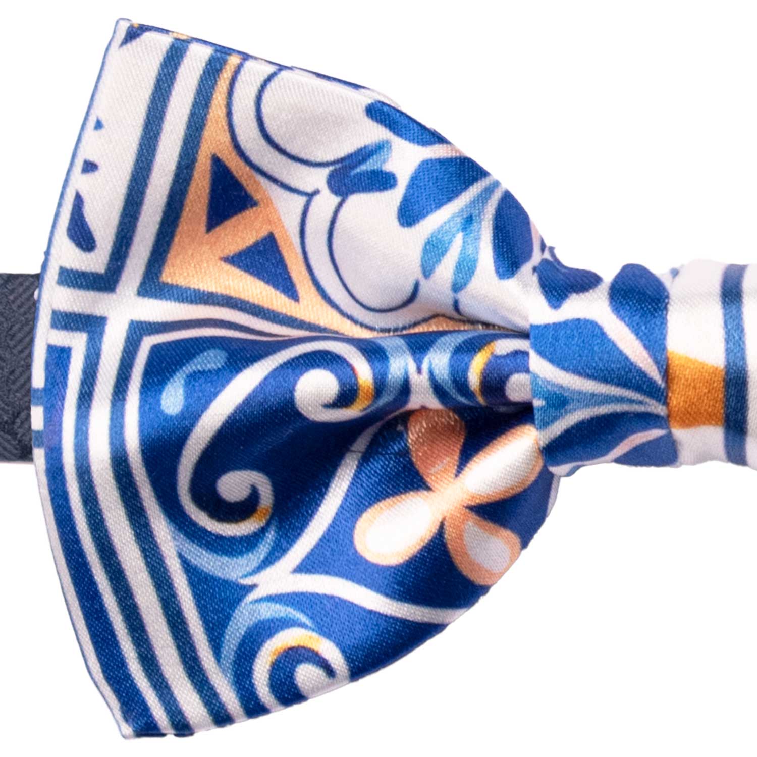 Papillon Annodato Siciliano Stampa di Raso Bianco con Maioliche Giallo Ocra Blu PS305 Made in Italy Graffeo Cravatte Dettaglio