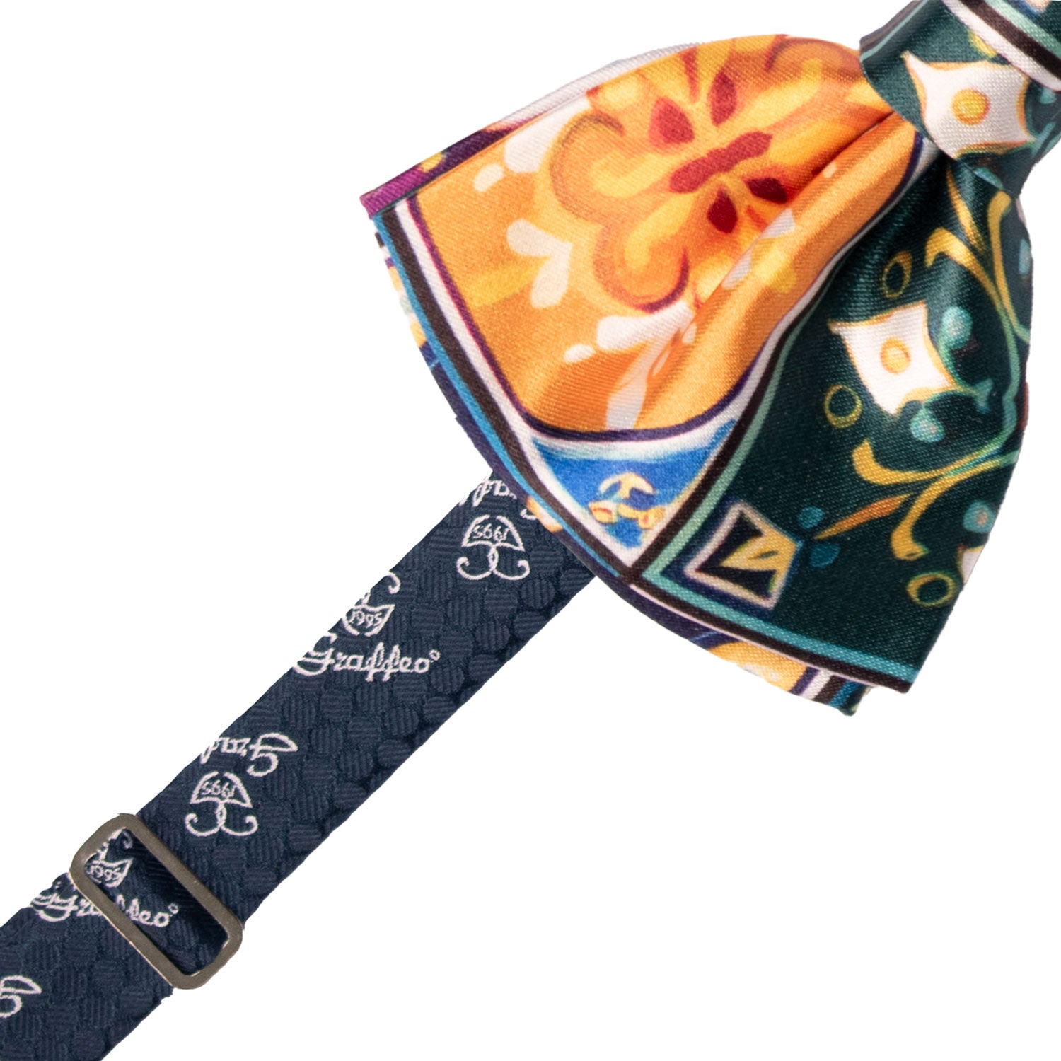 Papillon Annodato Siciliano Stampa di Raso con Maioliche Multicolor PS254 Made in Italy Graffeo Cravatte Pre-Tied