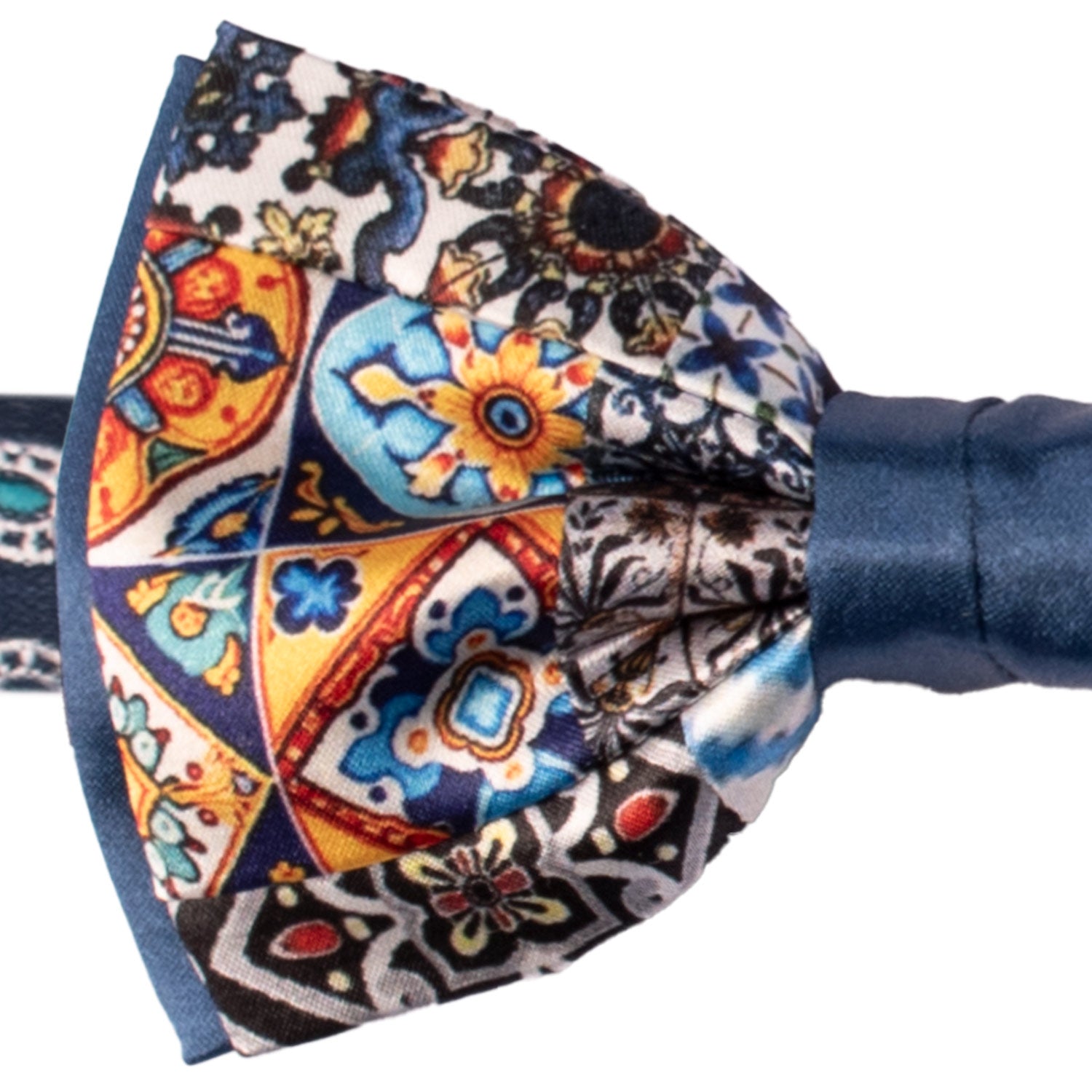 Papillon Siciliano Annodato Vintage Patchwork di Raso con Maioliche Multicolor PATCH1187 Made in Italy Graffeo Cravatte Dettaglio