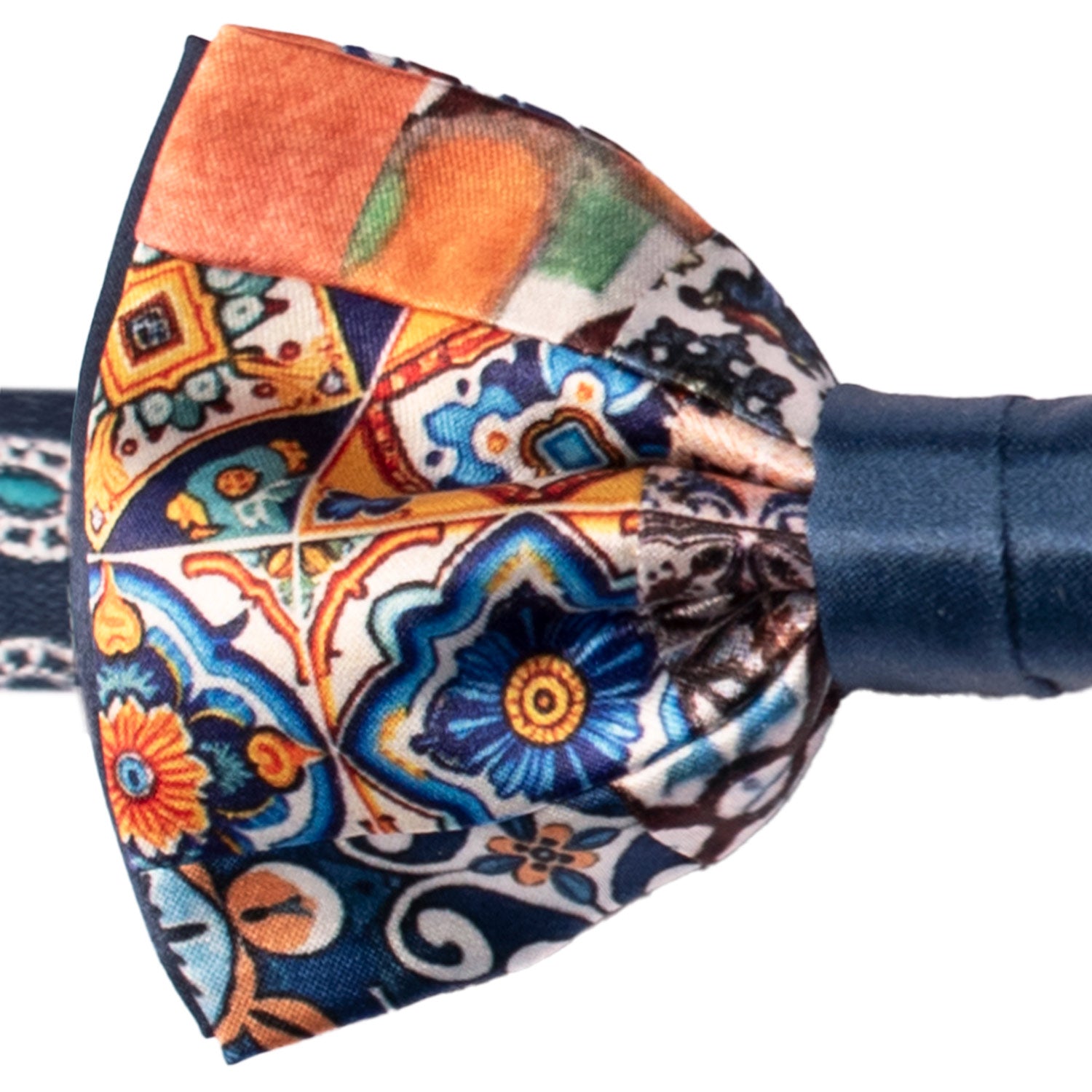 Papillon Siciliano Annodato Vintage Patchwork di Raso con Maioliche Multicolor PATCH1195 Made in Italy Graffeo Cravatte Dettaglio