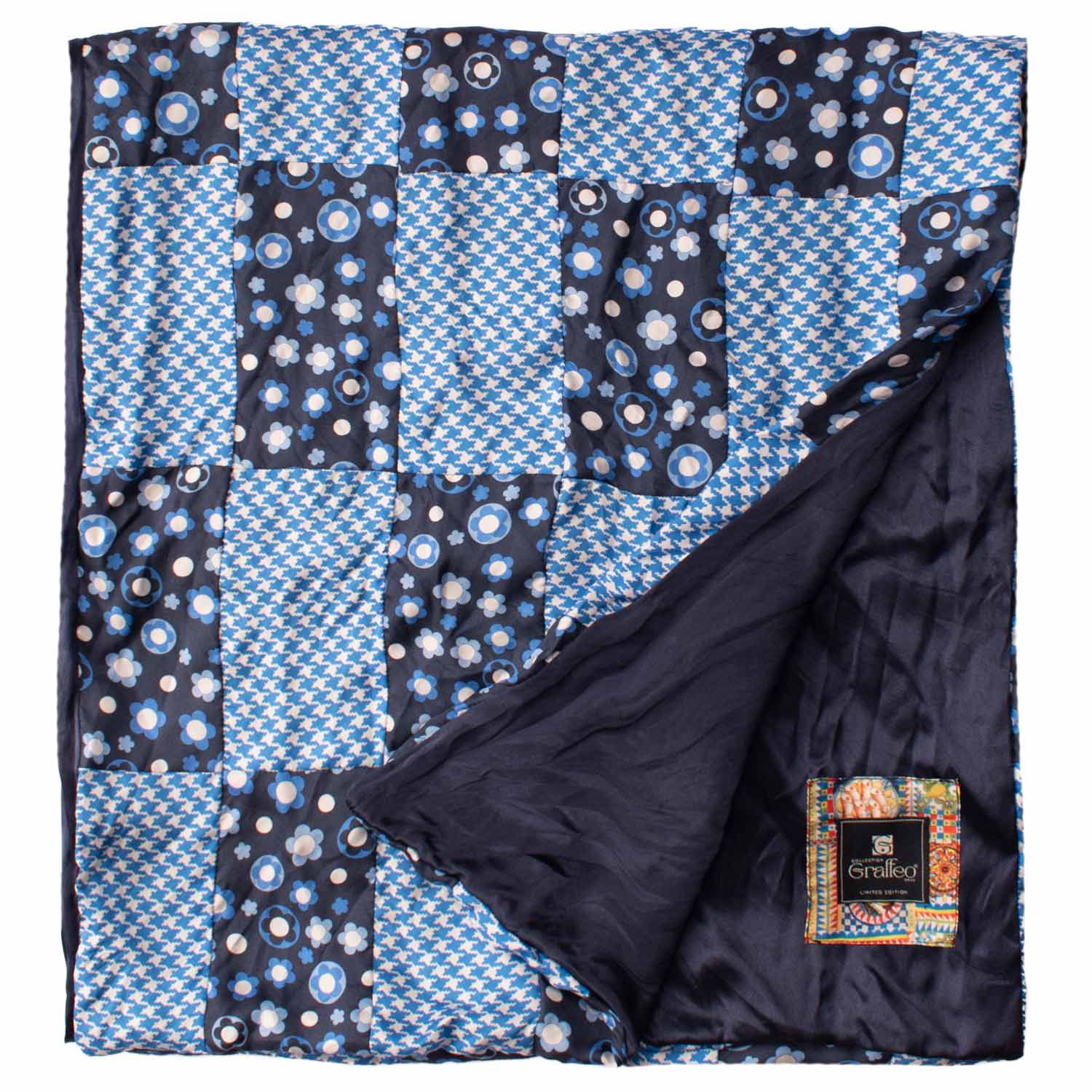 Sciarpa-di-Seta-Blu-Vintage-Patchwork-Fantasia-Celeste-Bianco-S635
Dettaglio