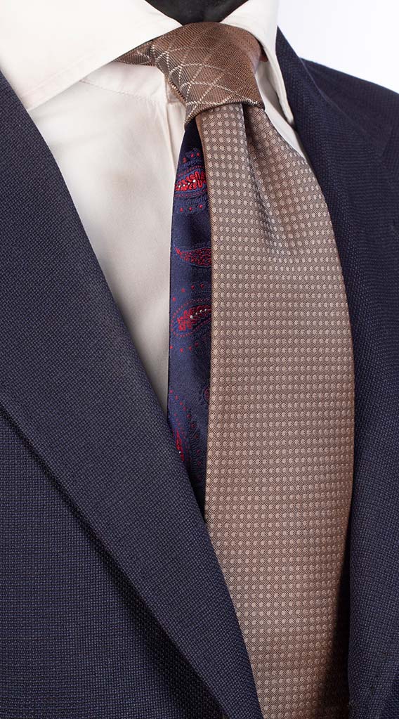Cravatta Beige a Pois Tono su Tono Nodo a Contrasto a Quadri Beige Tono su Tono Made in Italy Graffeo Cravatte