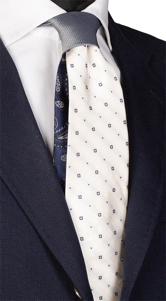 Cravatta Bianco Avorio Fantasia Grigia Nodo in Contrasto Grigio Made in Italy Graffeo Cravatte