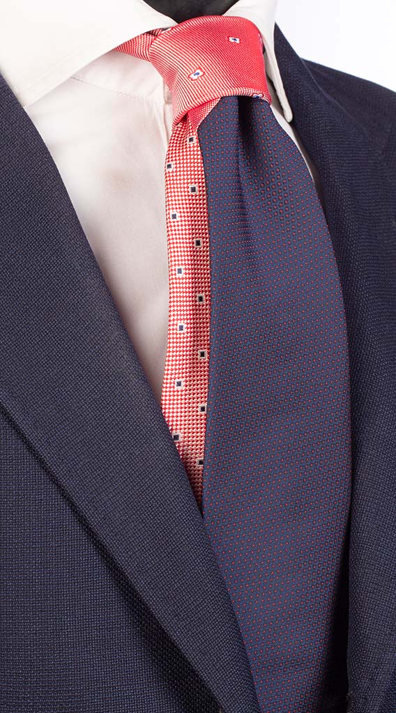 Cravatta Blu Punto a Spillo Rosso Nodo a Contrasto Rosso Effetto Cangiante Bianco Bluette Made in italy Graffeo Cravatte