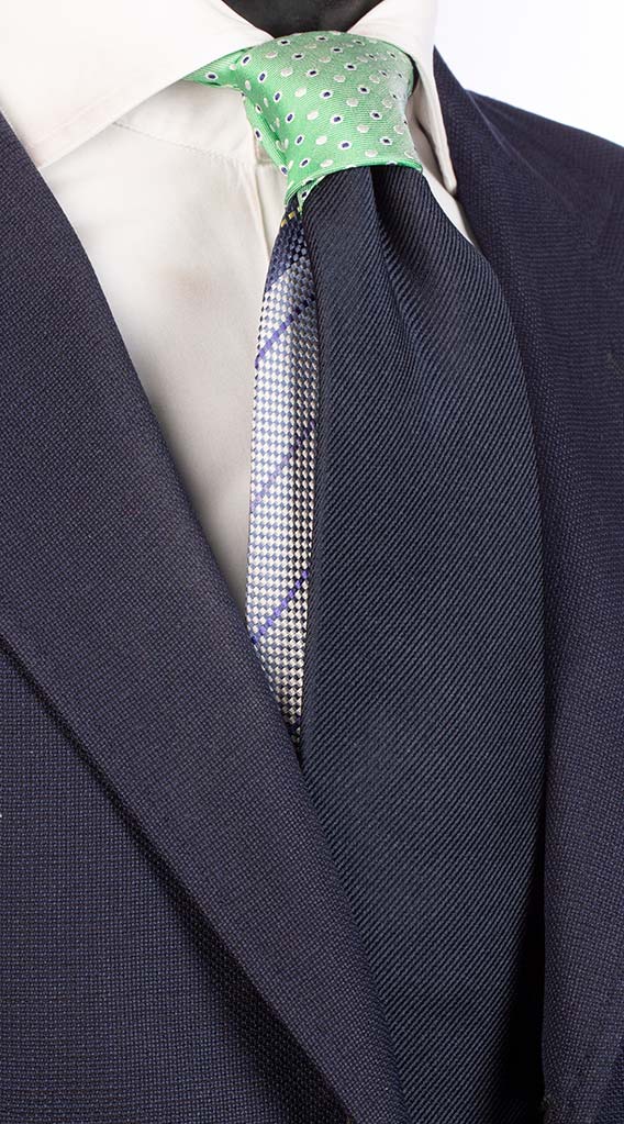 Cravatta Blu Tinta Unita Nodo a Contrasto Verde a Pois Blu Bianco Made in Itlay Graffeo Cravatte