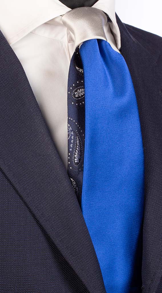 Cravatta Bluette di Raso Nodo In Contrasto Grigio Argento di Raso Made in Italy Graffeo Cravatte