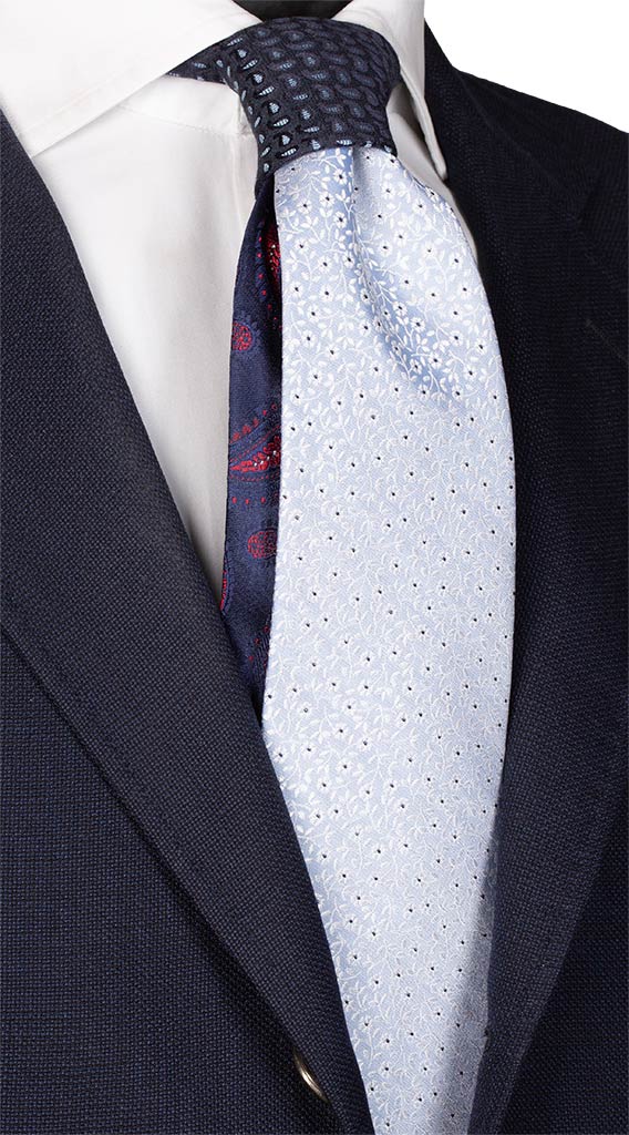 Cravatta Celeste a Fiori Bianchi Nodo in Contrasto Blu Made in Italy Graffeo Cravatte