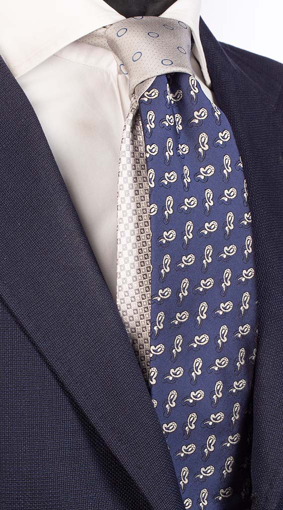 Cravatta Cerimonia Bluette Paisley Bianco Nodo in Contrasto Grigio Bluette Made in Italy Graffeo Cravatte