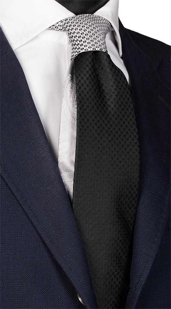 Cravatta Cerimonia Nera Nodo in Contrasto Bianco Nero Made in Italy Graffeo Cravatte