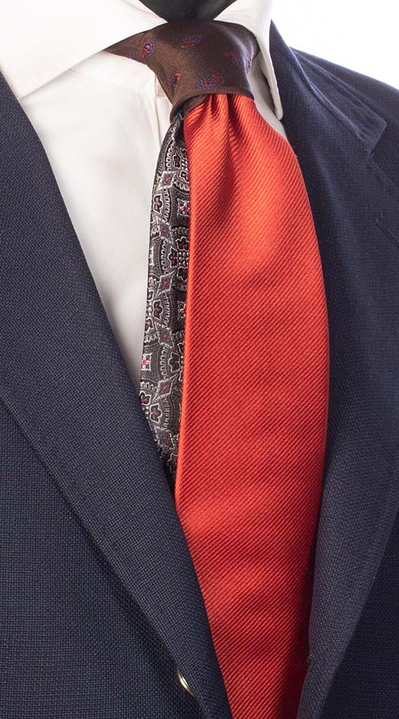 Cravatta Color Ruggine Tinta Unita Nodo in Contrasto Marrone Paisley Ruggine Bluette Made in Italy Graffeo Cravatte