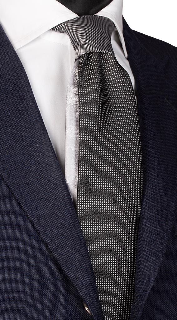 Cravatta Fantasia Bianco Nera Nodo in Contrasto Punto a Spillo Bianco Nero Made in Italy Graffeo Cravatte