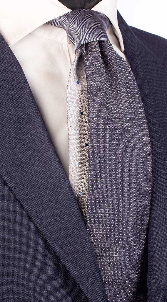 Cravatta Grigia Blu Nodo a Contrasto Lisca di Pesce Grigia Blu Made in Italy Graffeo Cravatte 