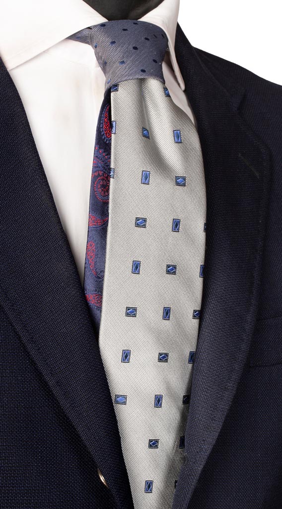 Cravatta Grigia Fantasia Bluette Blu Nodo in Contrasto Grigio a Pois Blu Made in Italy Graffeo Cravatte