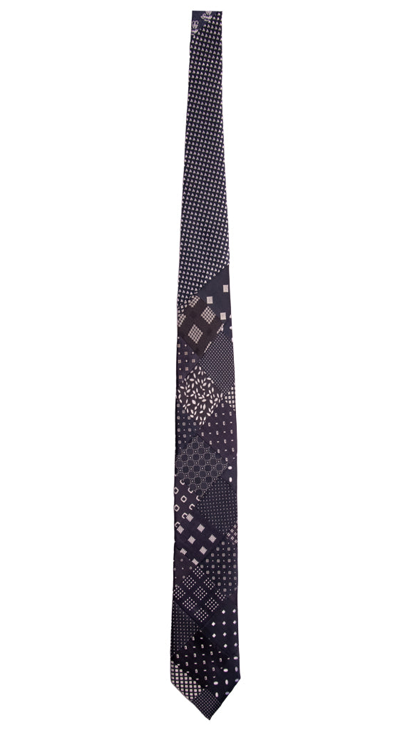 Cravatta Mosaico Patchwork di Seta Blu Grigio Argento Fantasia Made in Italy Graffeo cravatte Intera