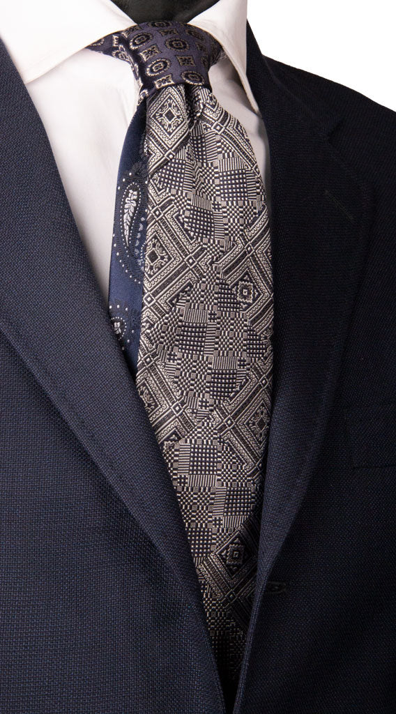 Cravatta Mosaico Patchwork di Seta Blu Grigio Argento Fantasia Made in Italy Graffeo Cravatte