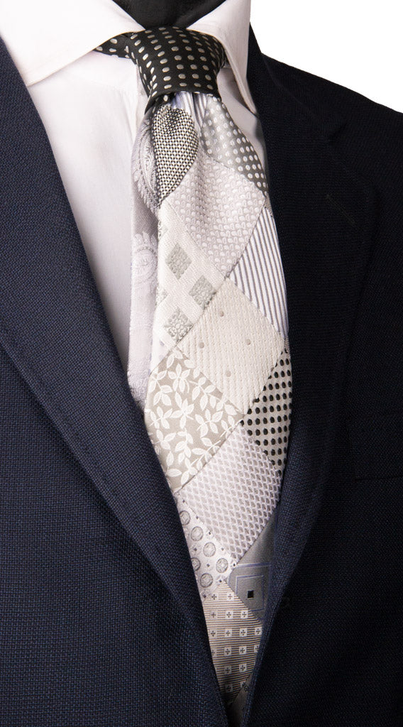 Cravatta Mosaico Patchwork di Seta Grigio Argento Nera Fantasia Made in Italy Graffeo Cravatte