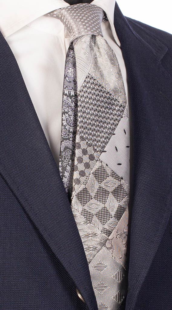 Cravatta Patchwork di Seta Grigio Argento Grigio Scuro Made in Italy Graffeo Cravatte