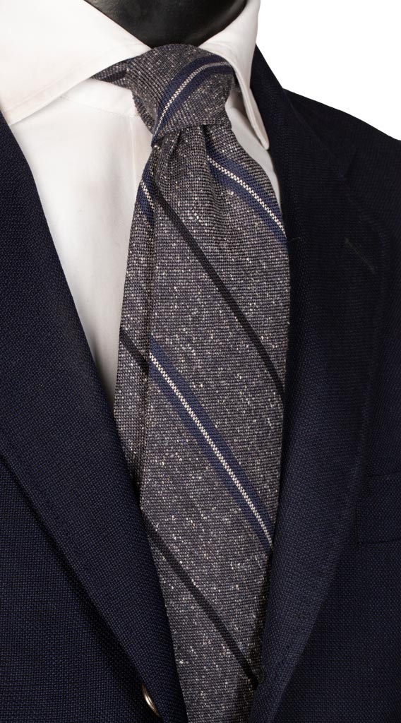 Cravatta Regimental in Lana Seta Grigia effetto Tweed Righe Blu Bianche Made in Italy Graffeo Cravatte
