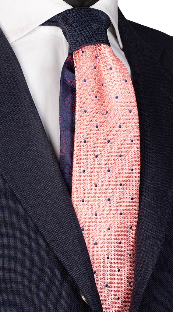 Cravatta Rosso Fragola Pois Blu Nodo in Contrasto Blu Made in Italy Graffeo Cravatte