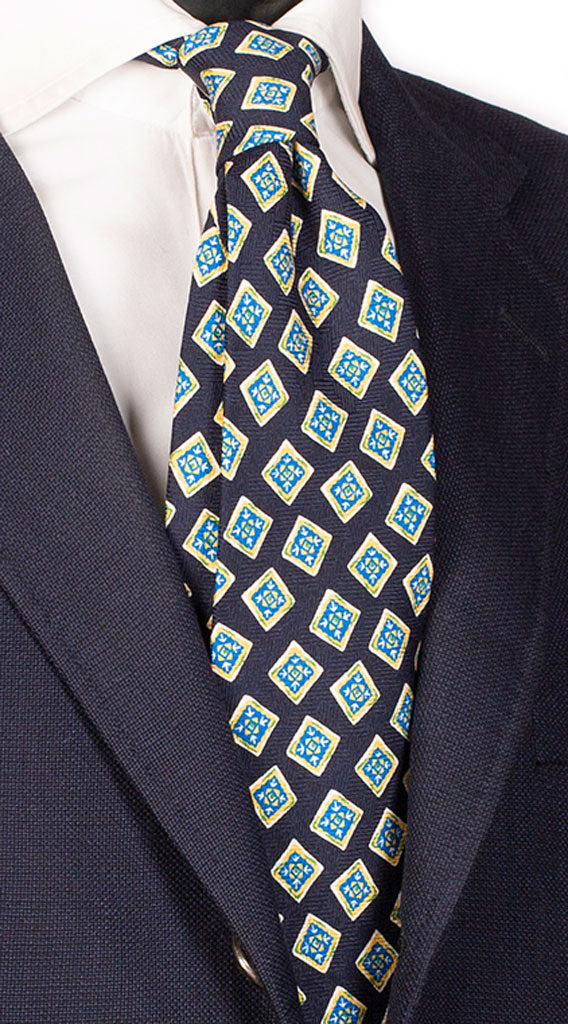 Cravatta Sette Pieghe Stampa di Seta Blu con Fantasia Bluette Gialla Bianca Made in Italy Graffeo Cravatte